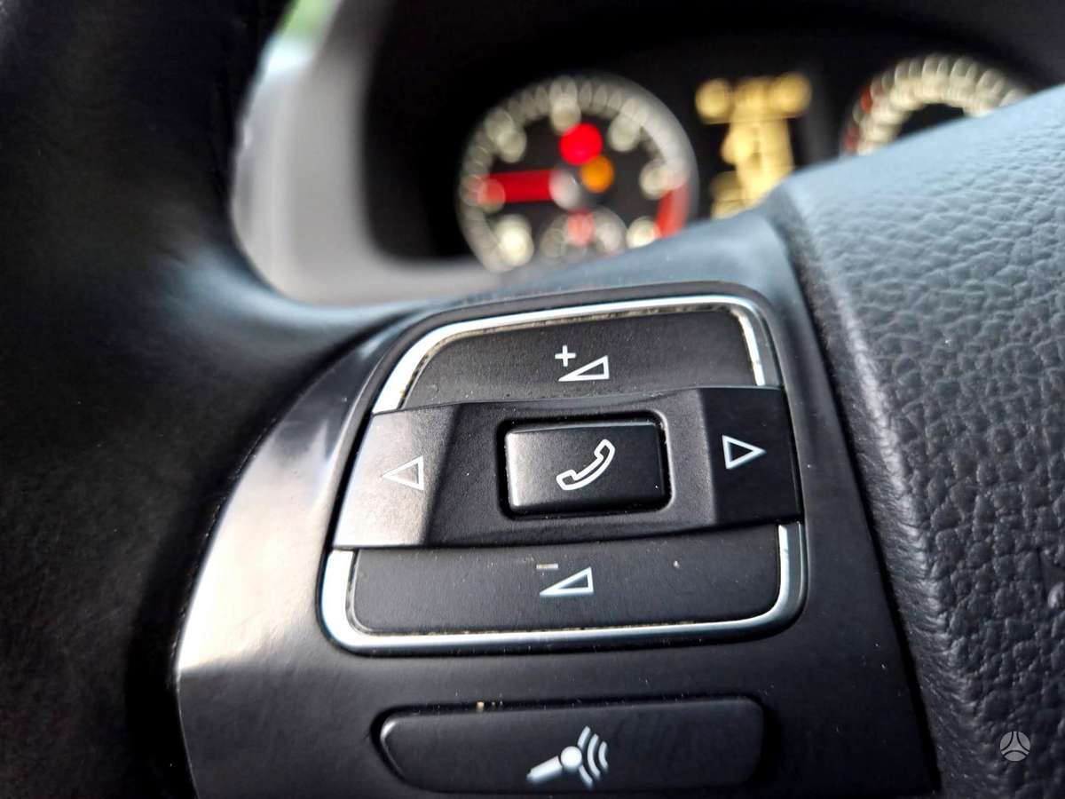Volkswagen Touran 2015 — photo 28