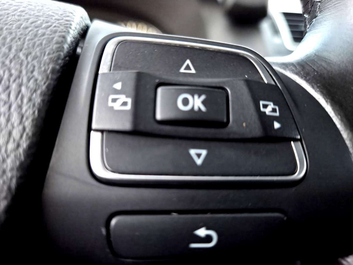 Volkswagen Touran 2015 — photo 29