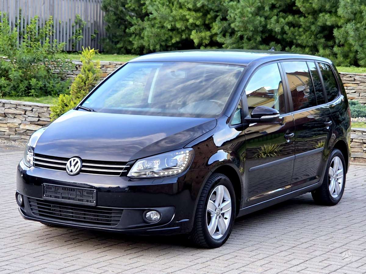 Volkswagen Touran 2015 — interior