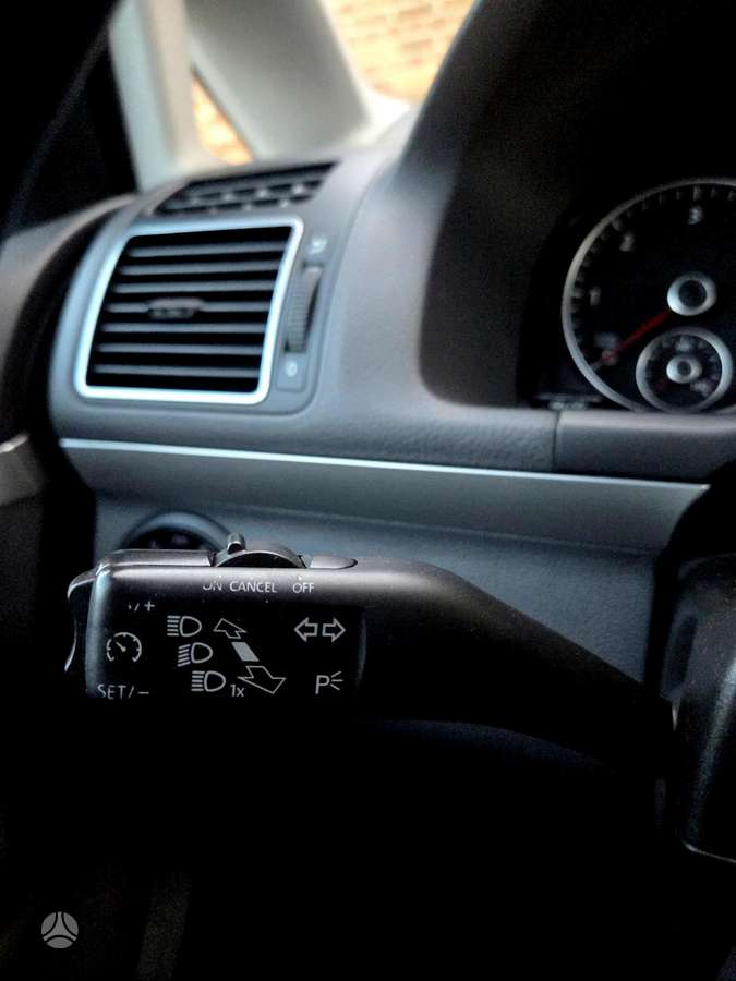 Volkswagen Touran 2015 — photo 32
