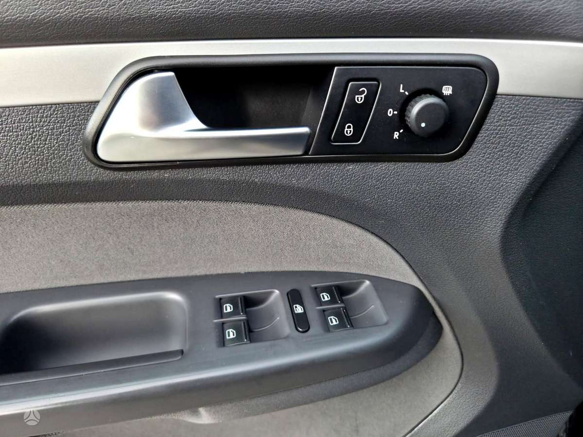 Volkswagen Touran 2015 — photo 35