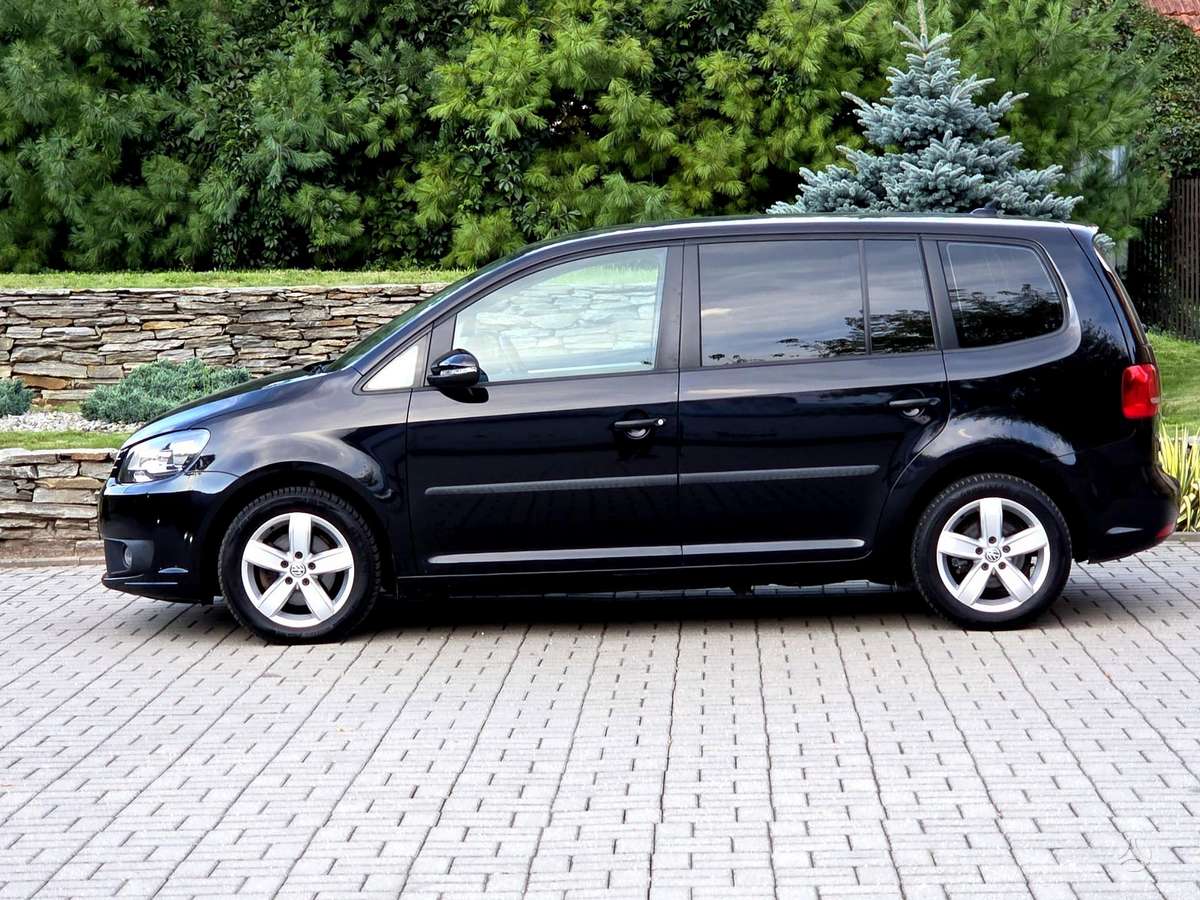 Volkswagen Touran 2015 — engine 1598 cm³, 105 HP (77kW)