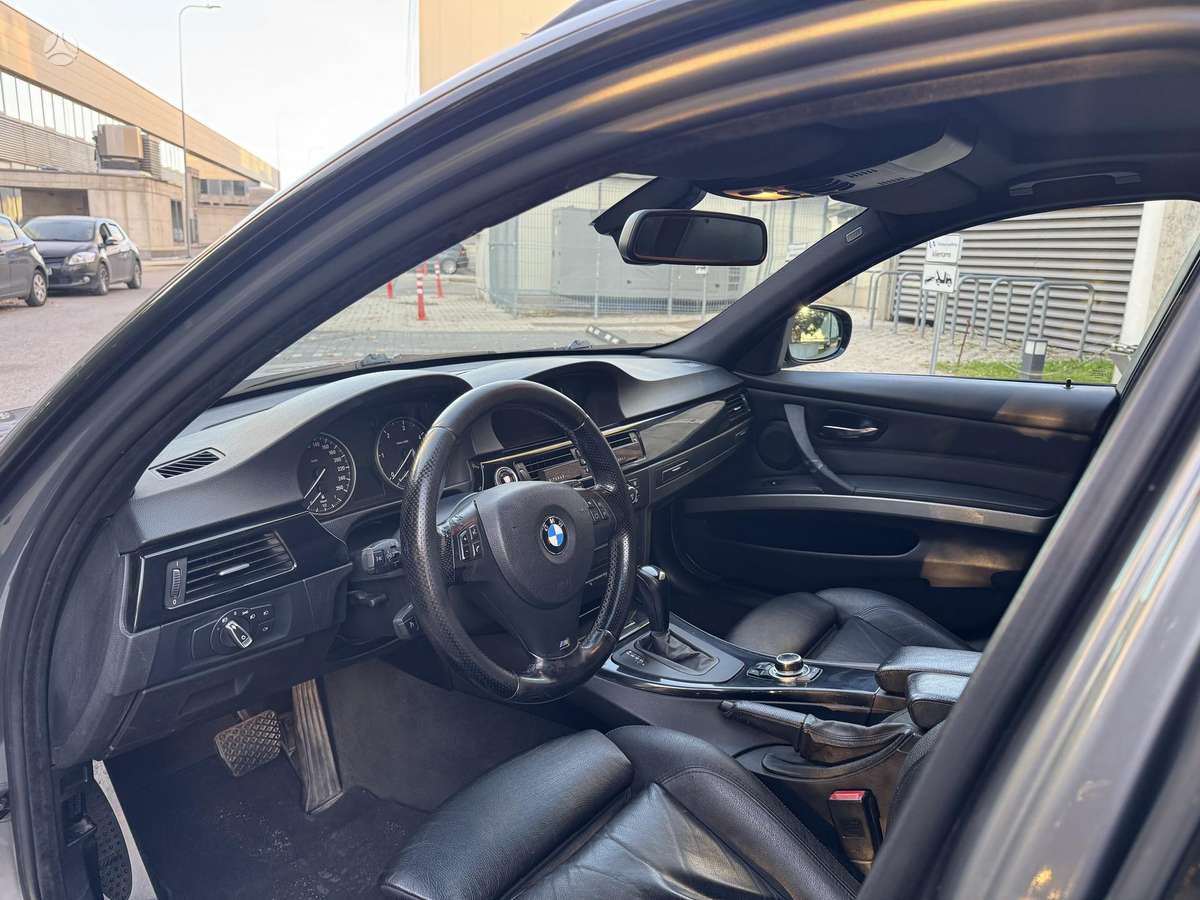 BMW 320 2009 — photo 13