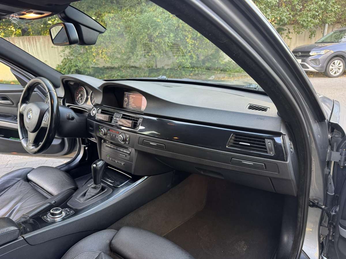 BMW 320 2009 — photo 15
