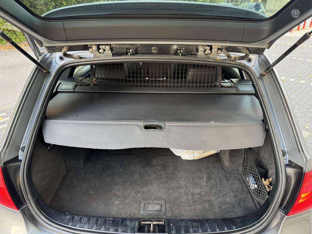 BMW 320 2009 — photo 17