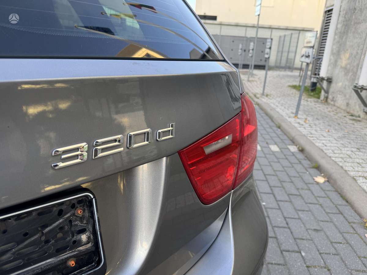 BMW 320 2009 — photo 19