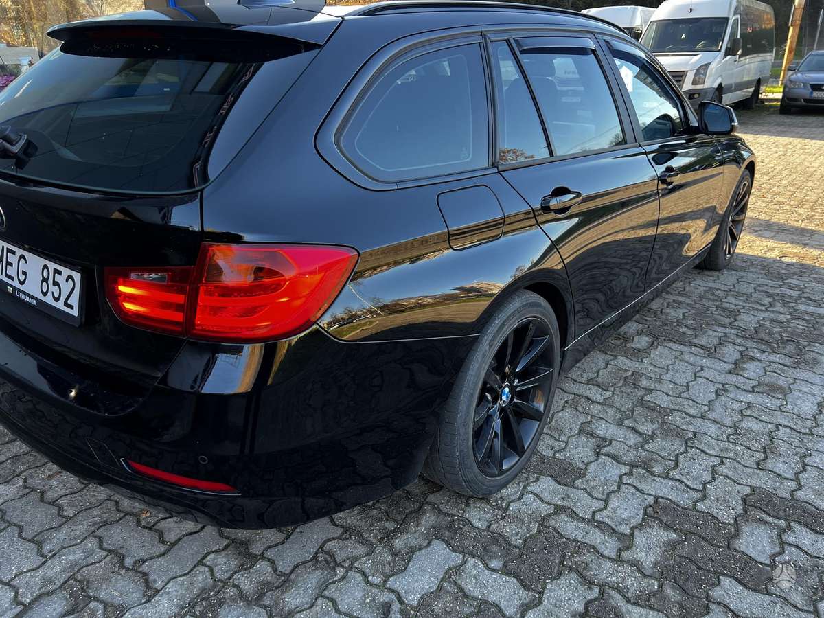 BMW 318 2013 — вигляд ззаду