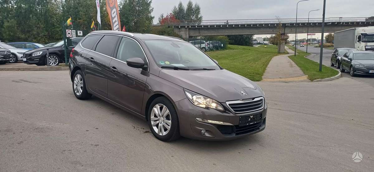 Peugeot 308 2014 — двигун 1560 cm³, 120 HP (88kW)