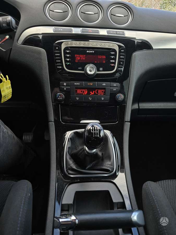 Ford S-MAX 2012 — photo 10