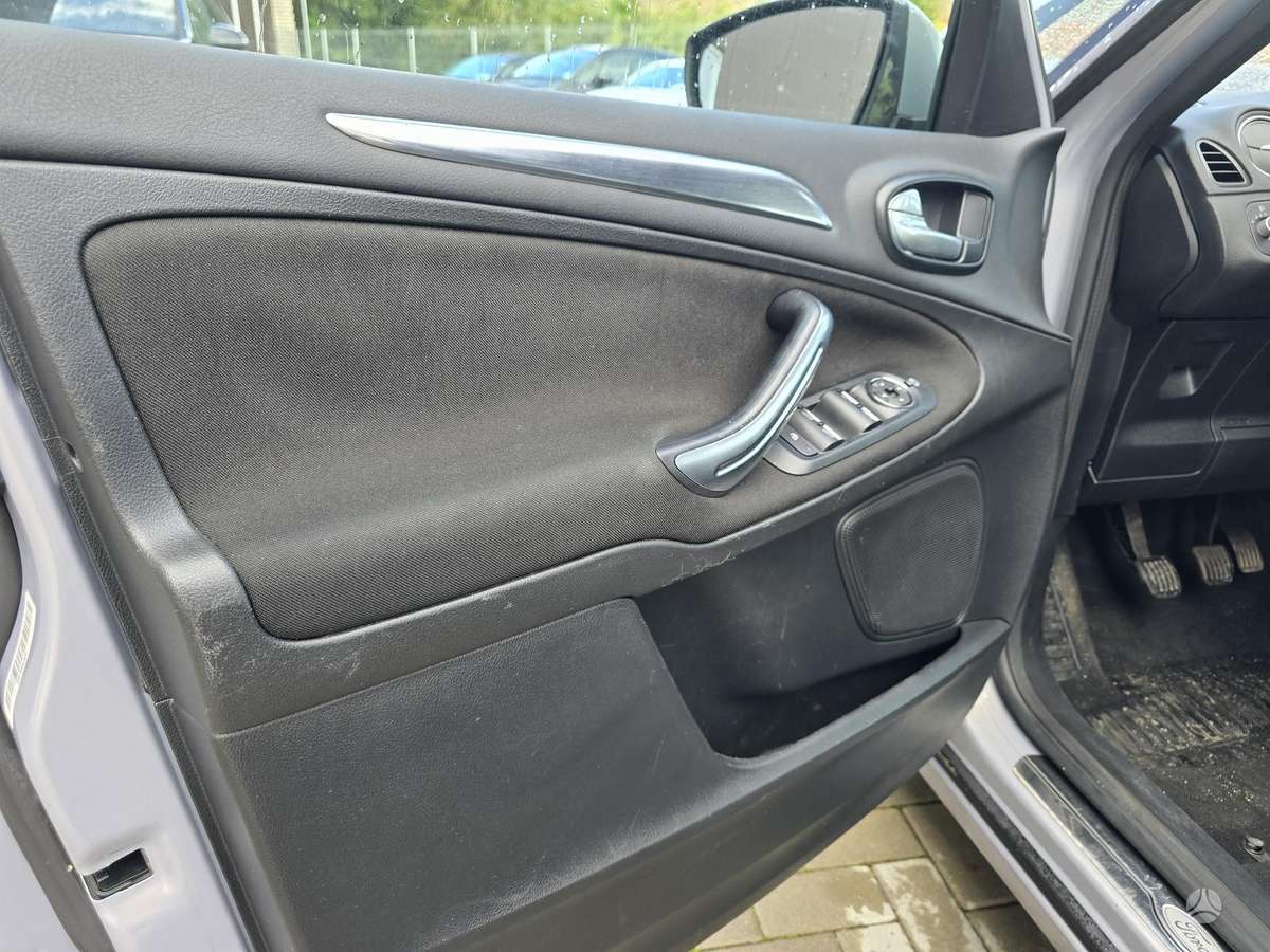 Ford S-MAX 2012 — photo 12