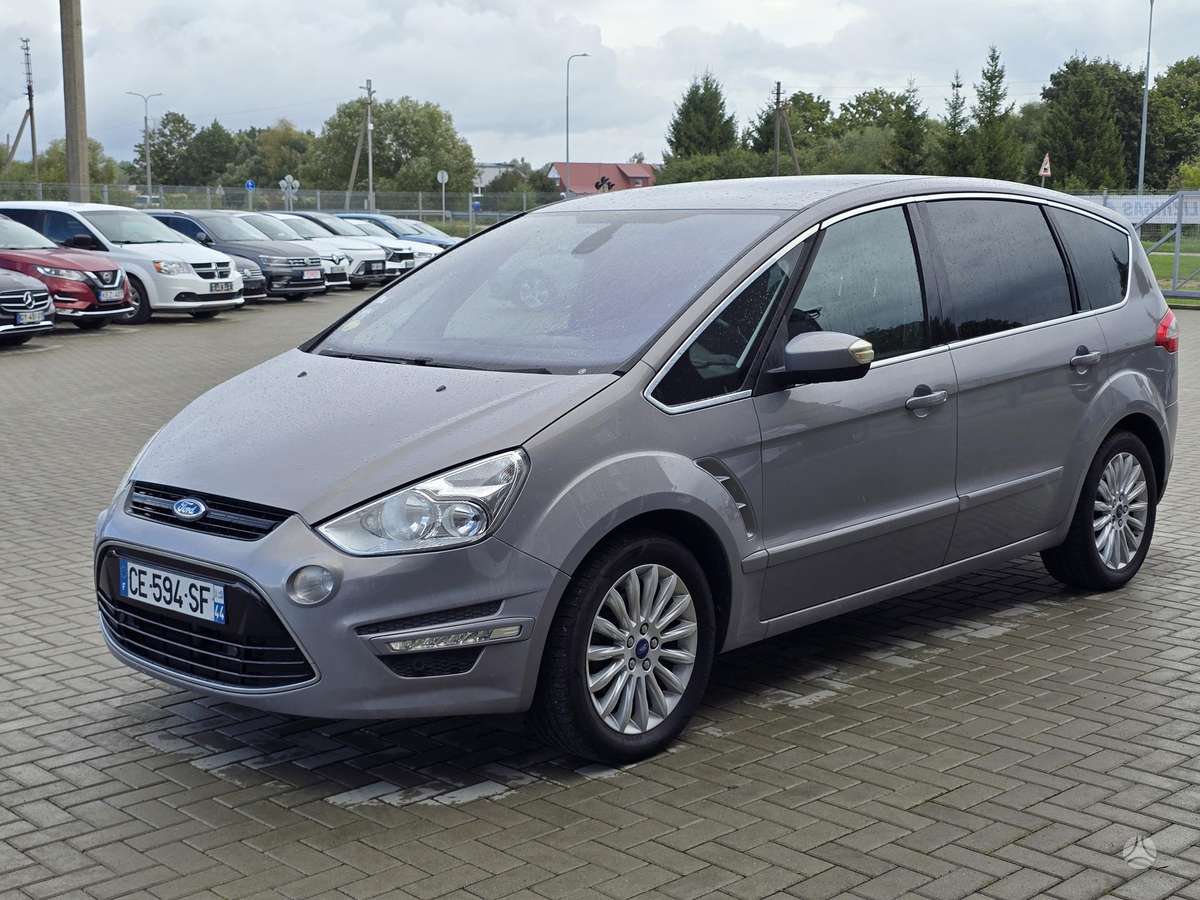 Ford S-MAX 2012 — rear view