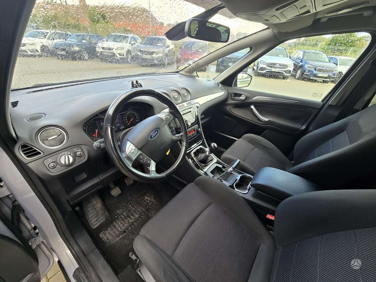 Ford S-MAX 2012 — photo 9
