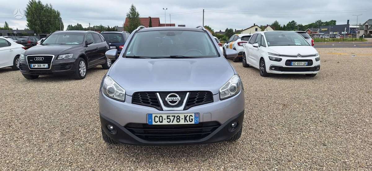 Nissan Qashqai 2013 — rear view