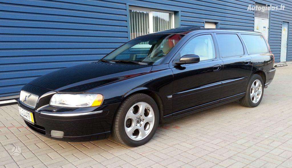 Volvo V70 2006 — вигляд ззаду