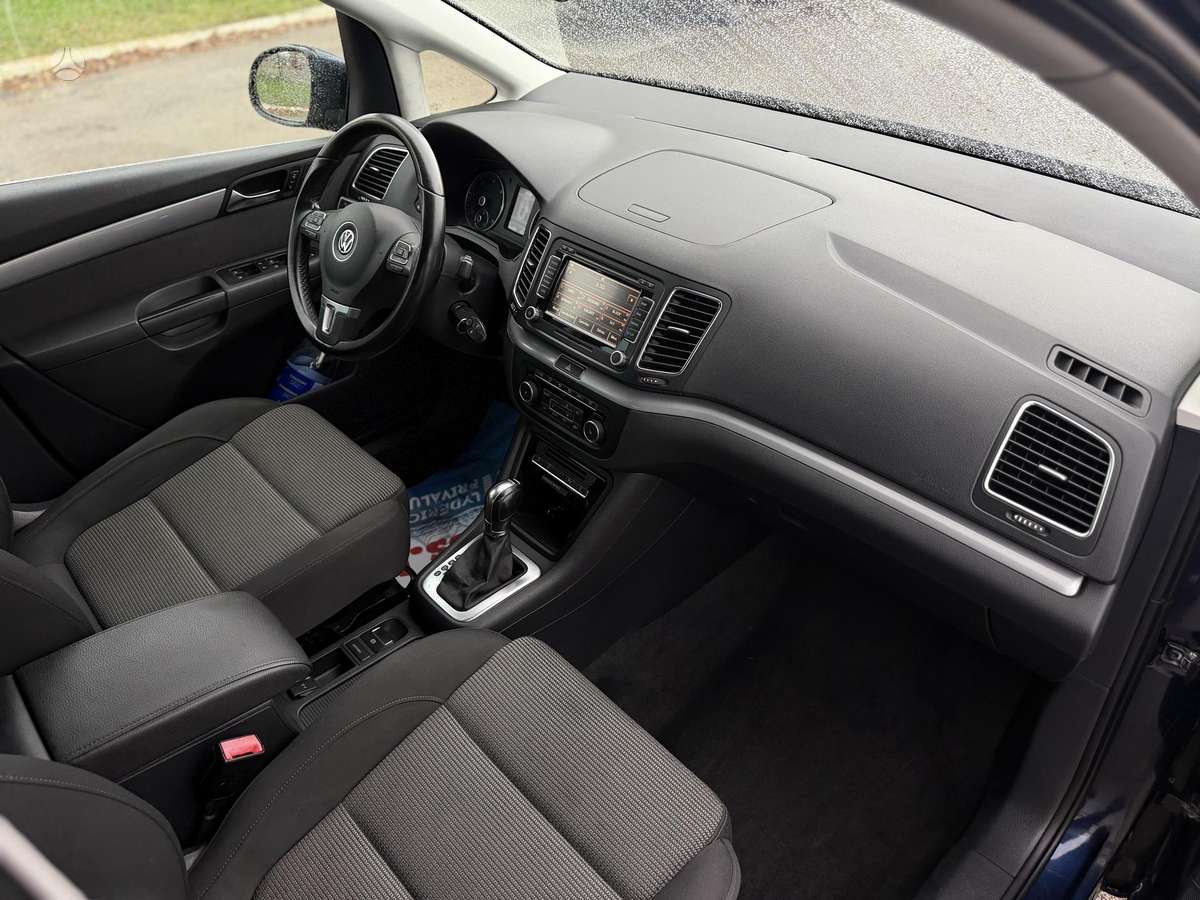 Volkswagen Sharan 2010 — photo 17
