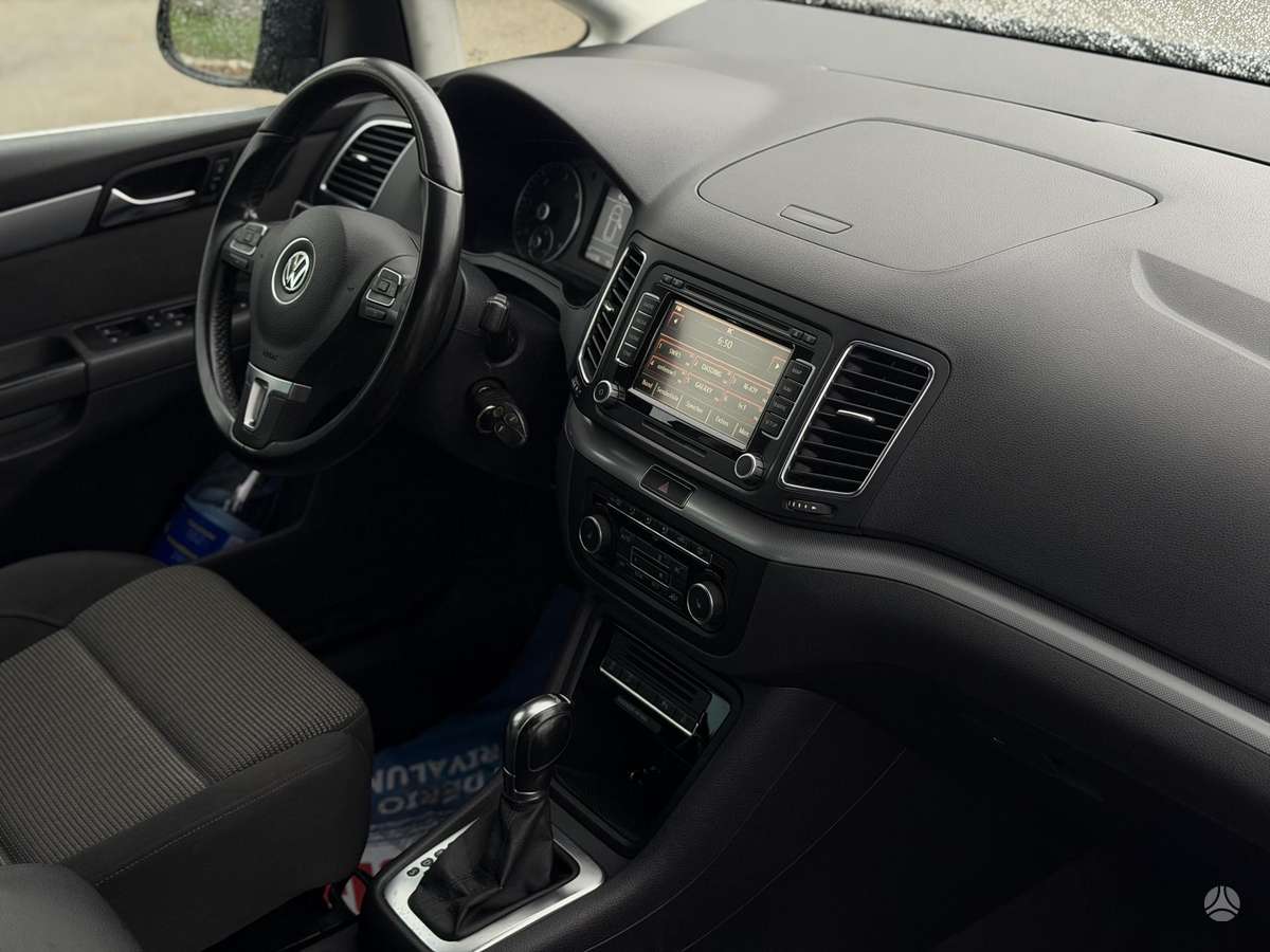 Volkswagen Sharan 2010 — photo 18