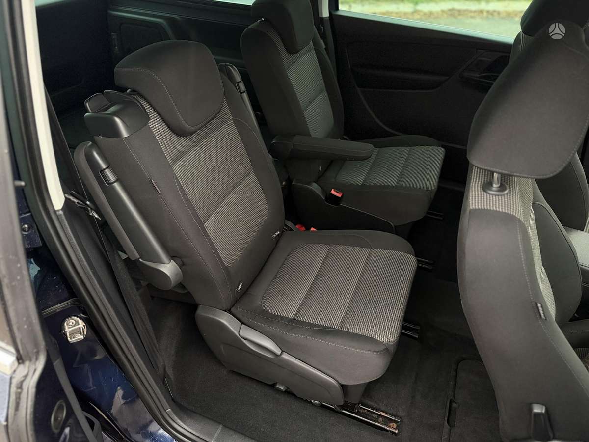 Volkswagen Sharan 2010 — photo 23