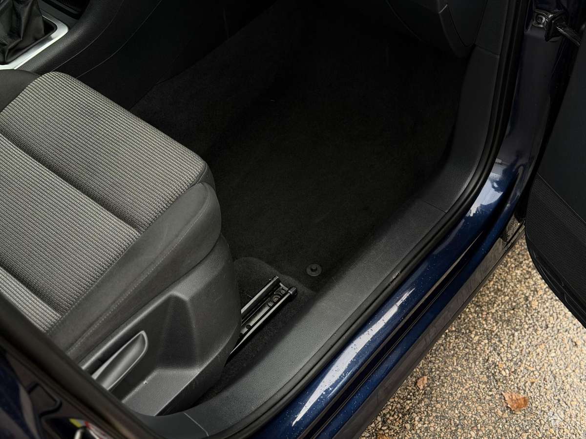 Volkswagen Sharan 2010 — photo 24