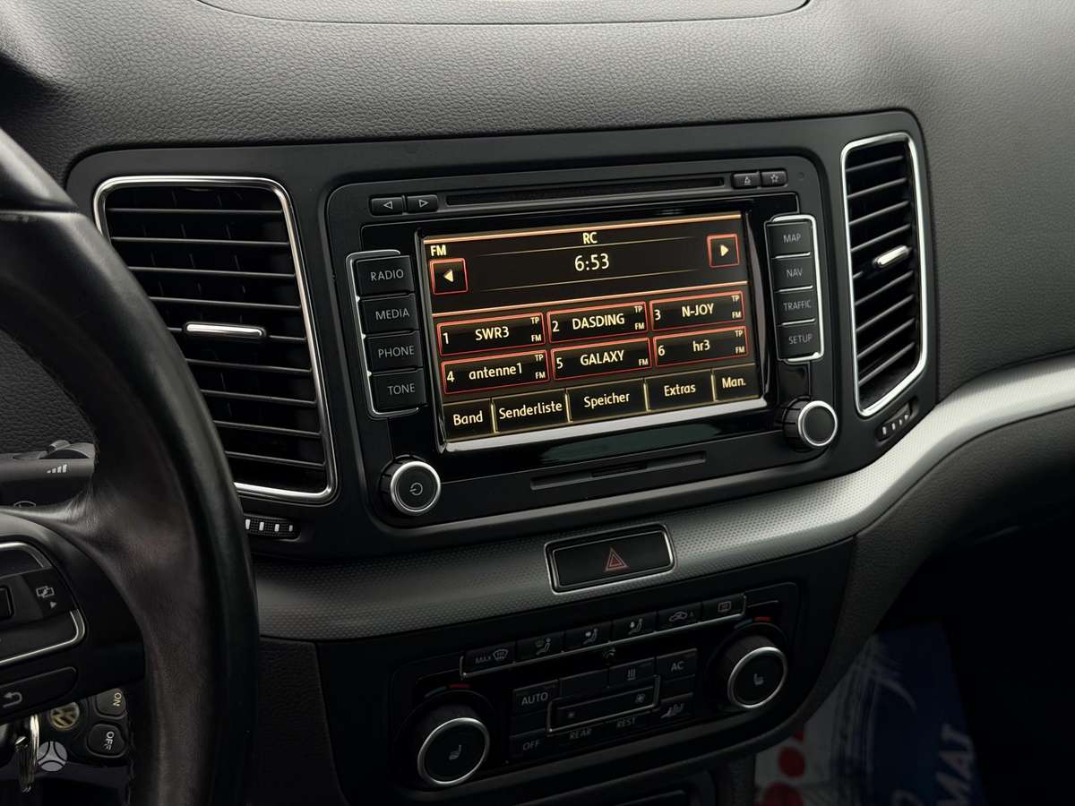 Volkswagen Sharan 2010 — photo 29