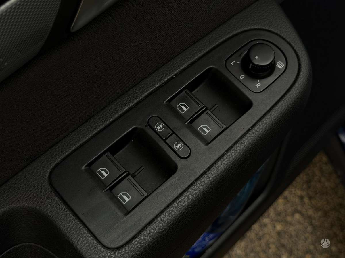 Volkswagen Sharan 2010 — photo 30