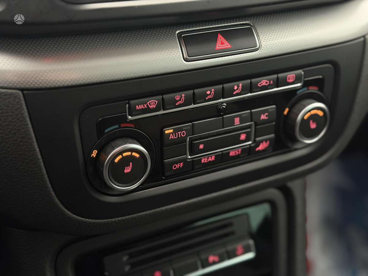 Volkswagen Sharan 2010 — photo 31