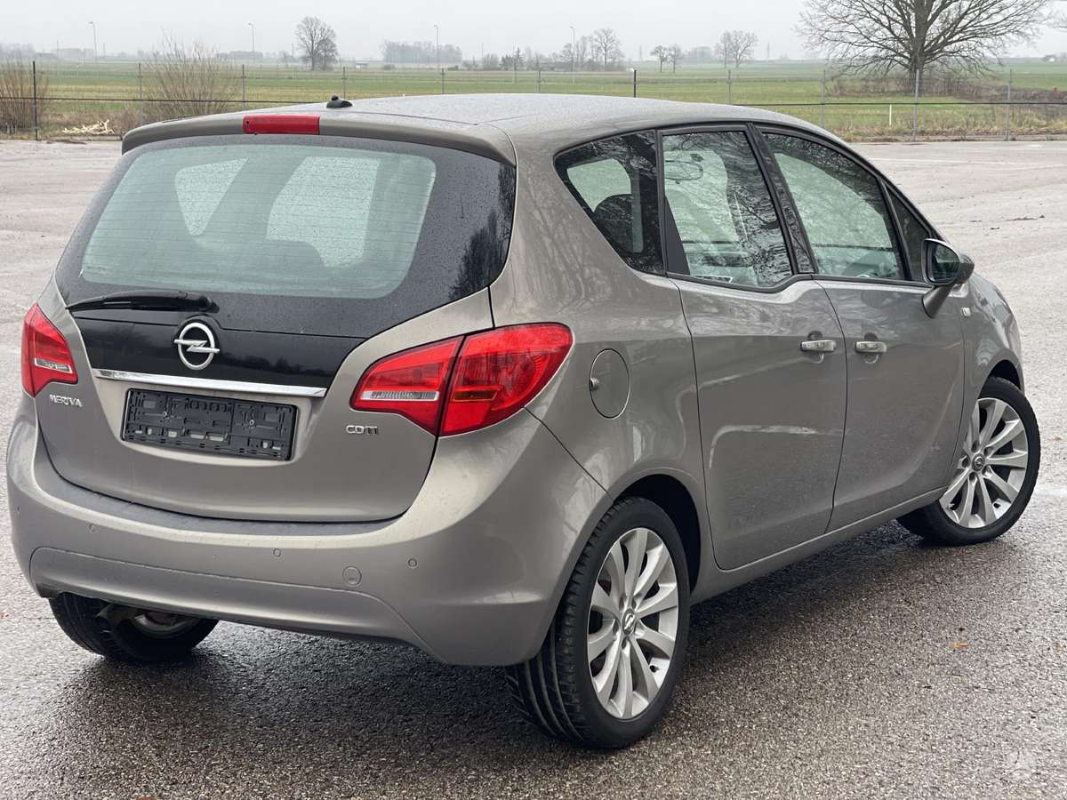 Opel Meriva 2011 — rear view