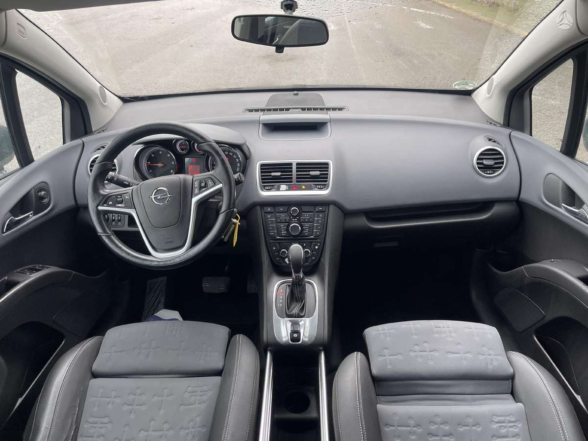 Opel Meriva 2011 — interior