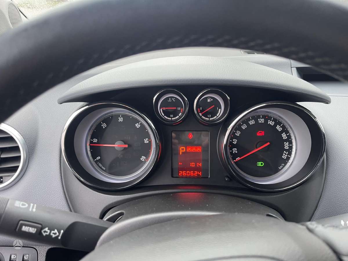 Opel Meriva 2011 — engine 1686 cm³, 101 HP (74kW)