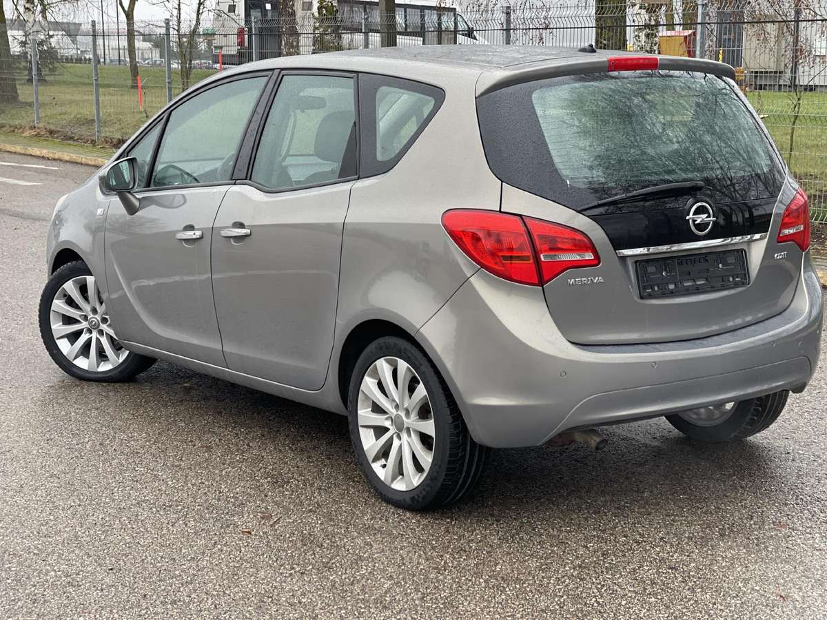 Opel Meriva 2011 — photo 8