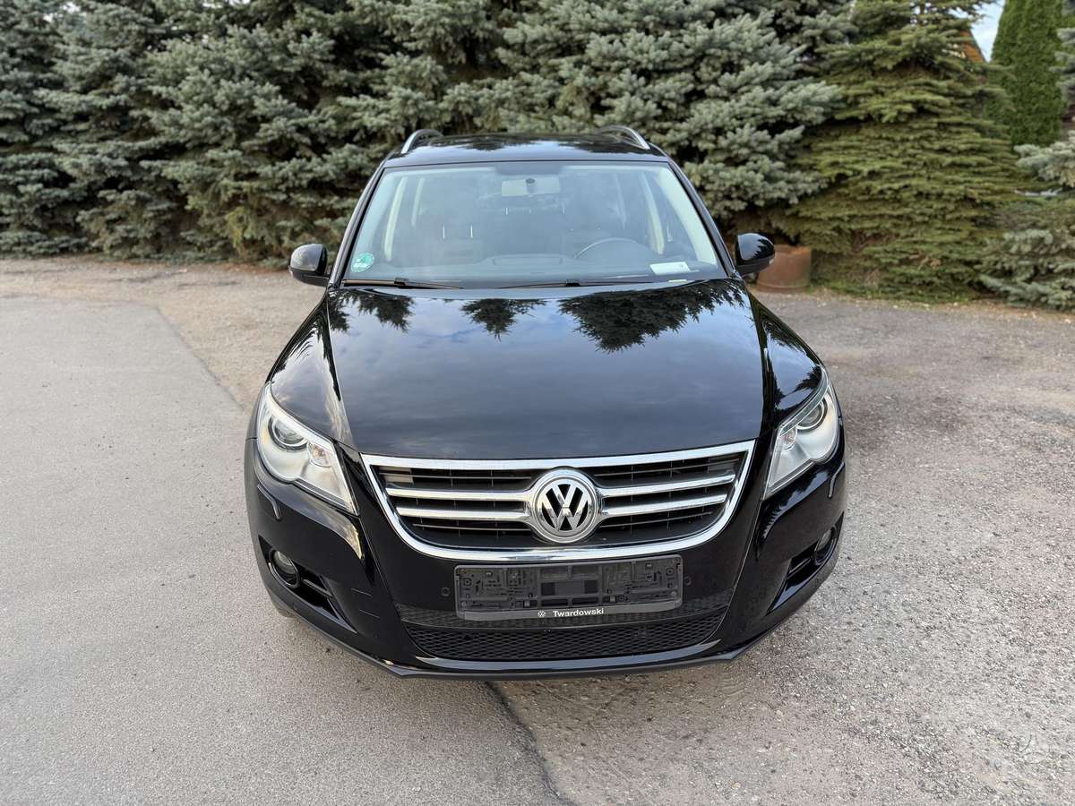 Volkswagen Tiguan 2009 — rear view