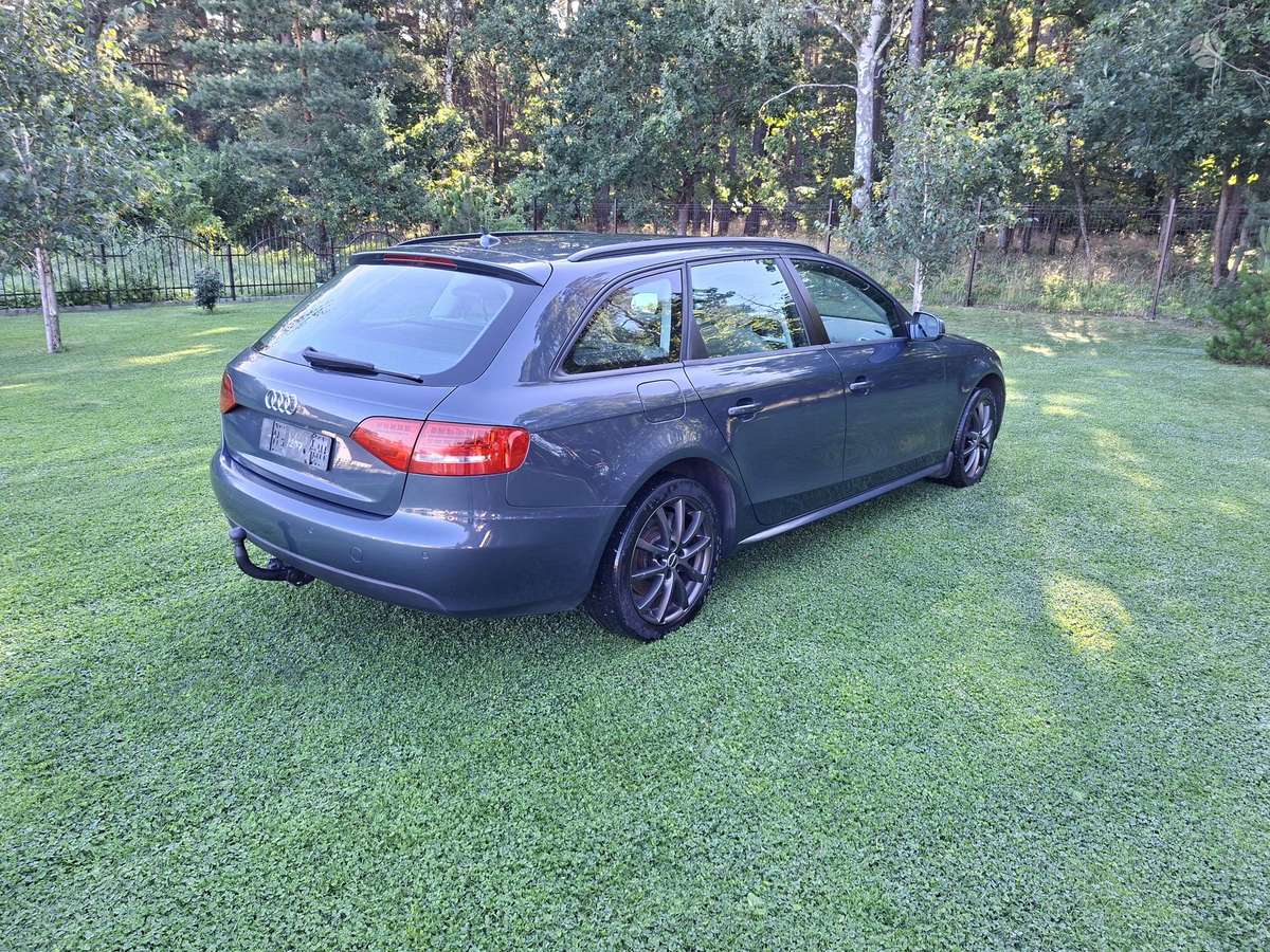 Audi A4 2011 — engine 2000 cm³, 143 HP (105kW)
