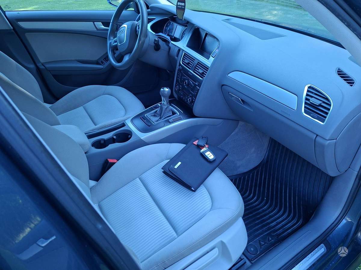 Audi A4 2011 — photo 5