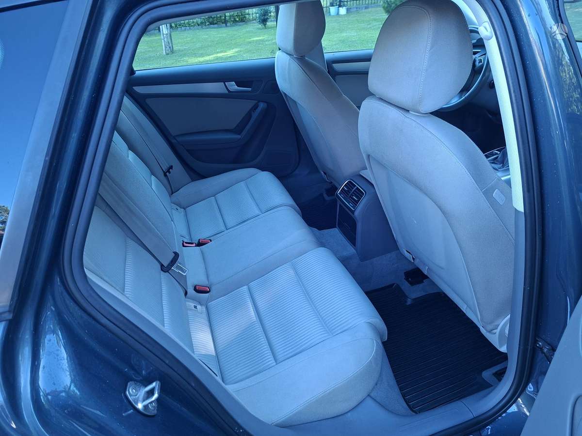 Audi A4 2011 — photo 6