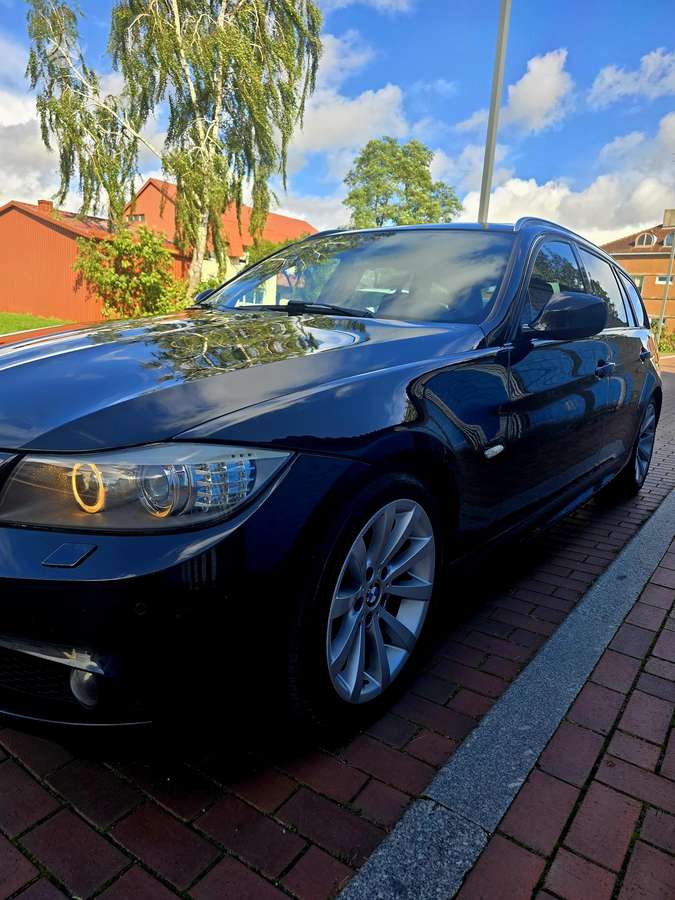 BMW 320 2011 — photo 10
