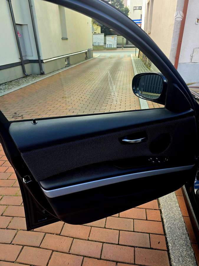 BMW 320 2011 — photo 13