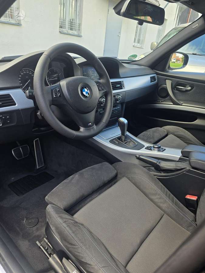 BMW 320 2011 — photo 14