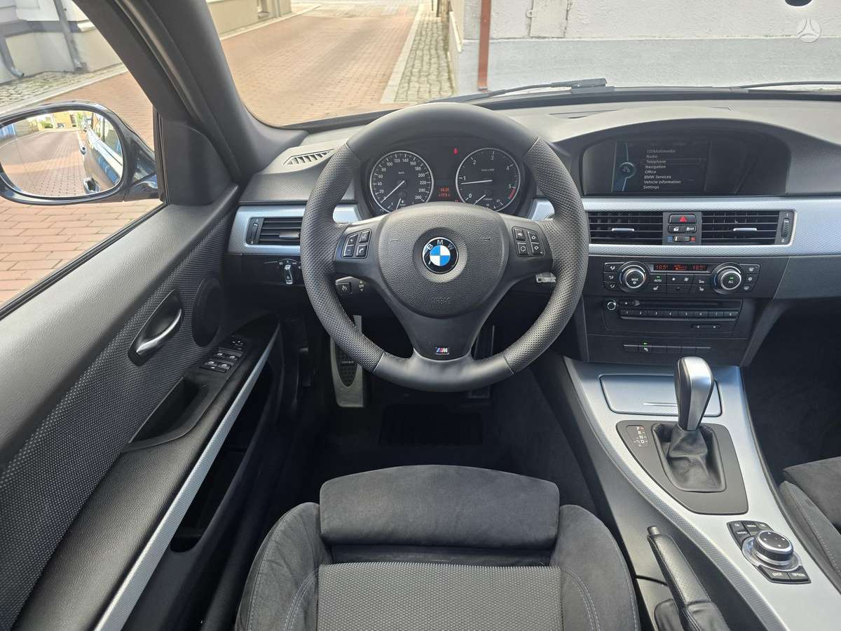 BMW 320 2011 — photo 16