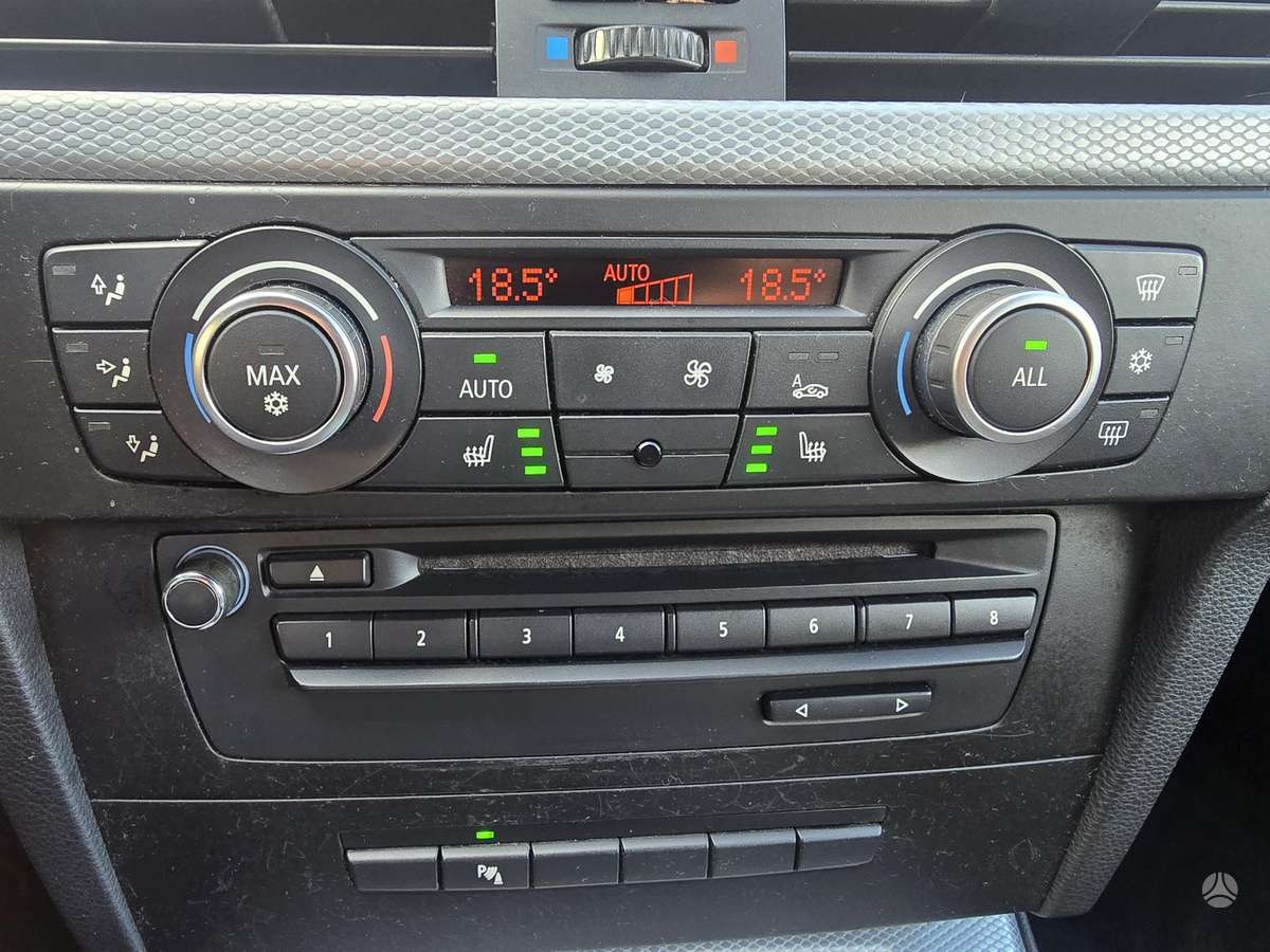 BMW 320 2011 — photo 17