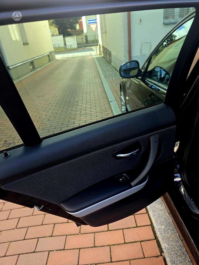 BMW 320 2011 — photo 23