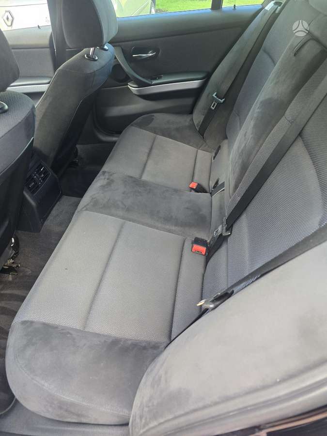 BMW 320 2011 — photo 24
