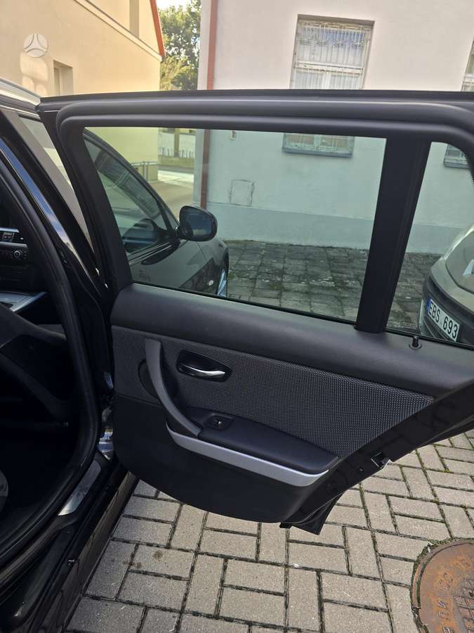 BMW 320 2011 — photo 25