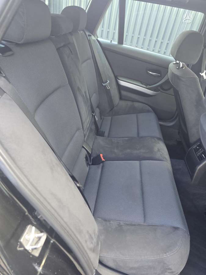 BMW 320 2011 — photo 26