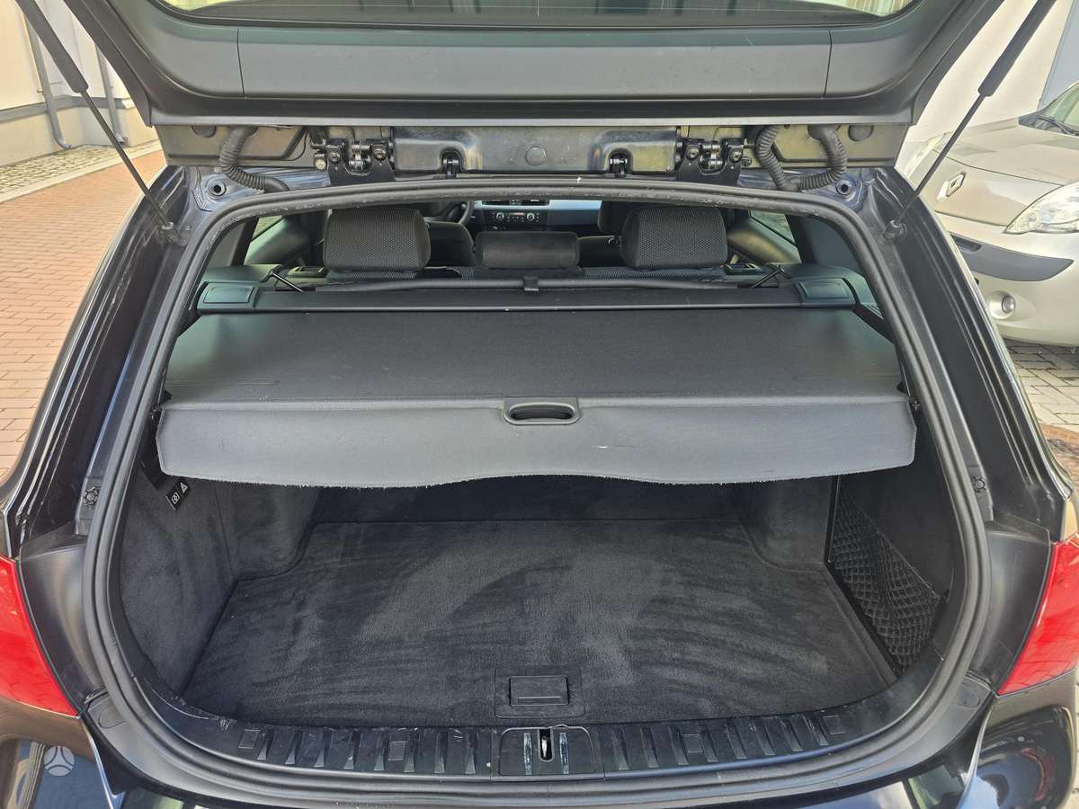 BMW 320 2011 — photo 29