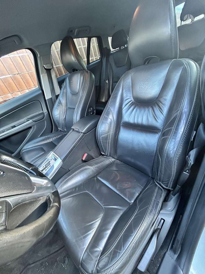 Volvo V60 2012 — photo 13