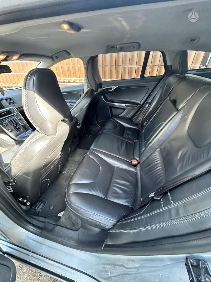 Volvo V60 2012 — photo 14