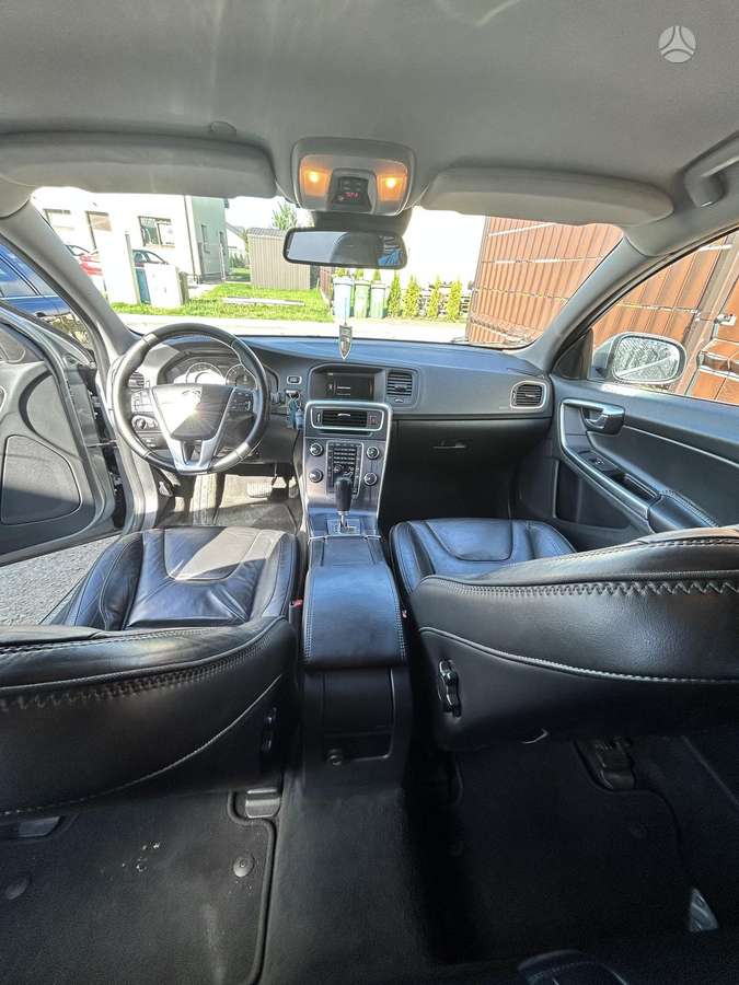 Volvo V60 2012 — photo 15