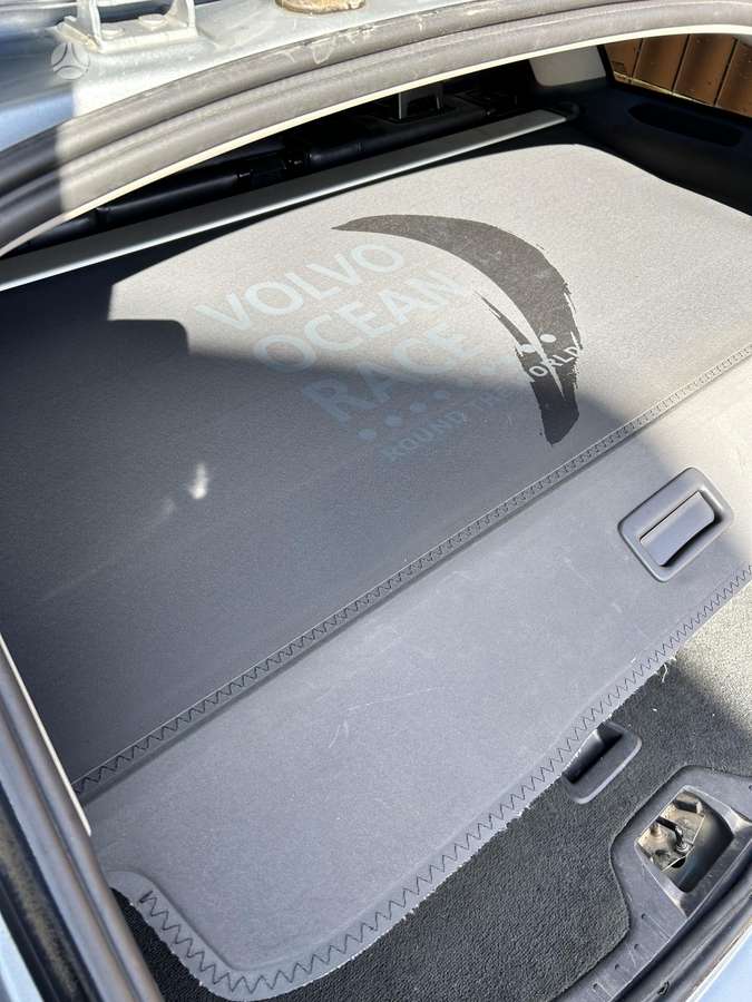 Volvo V60 2012 — photo 17