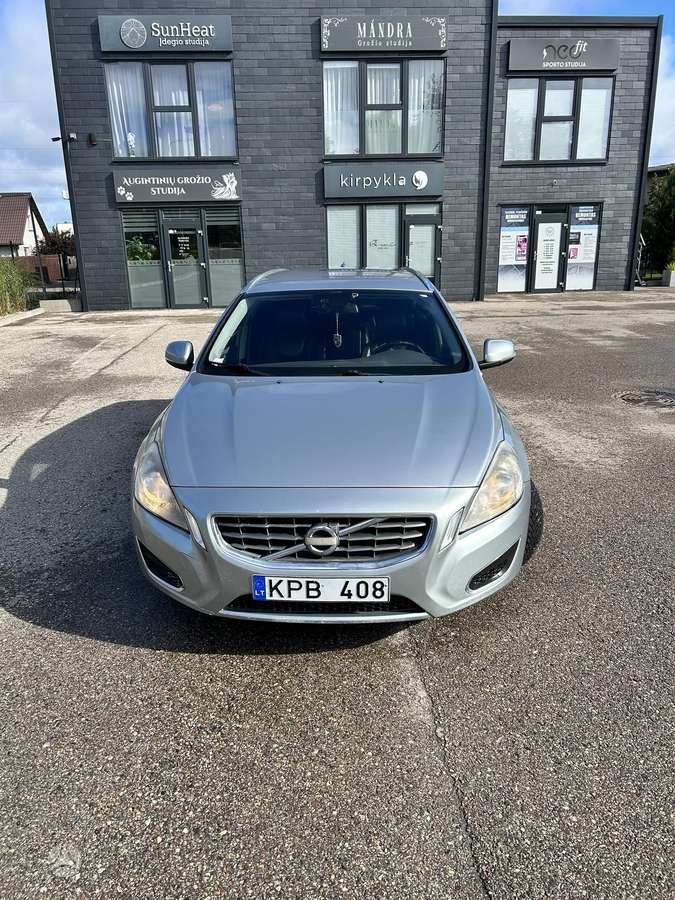 Volvo V60 2012 — rear view
