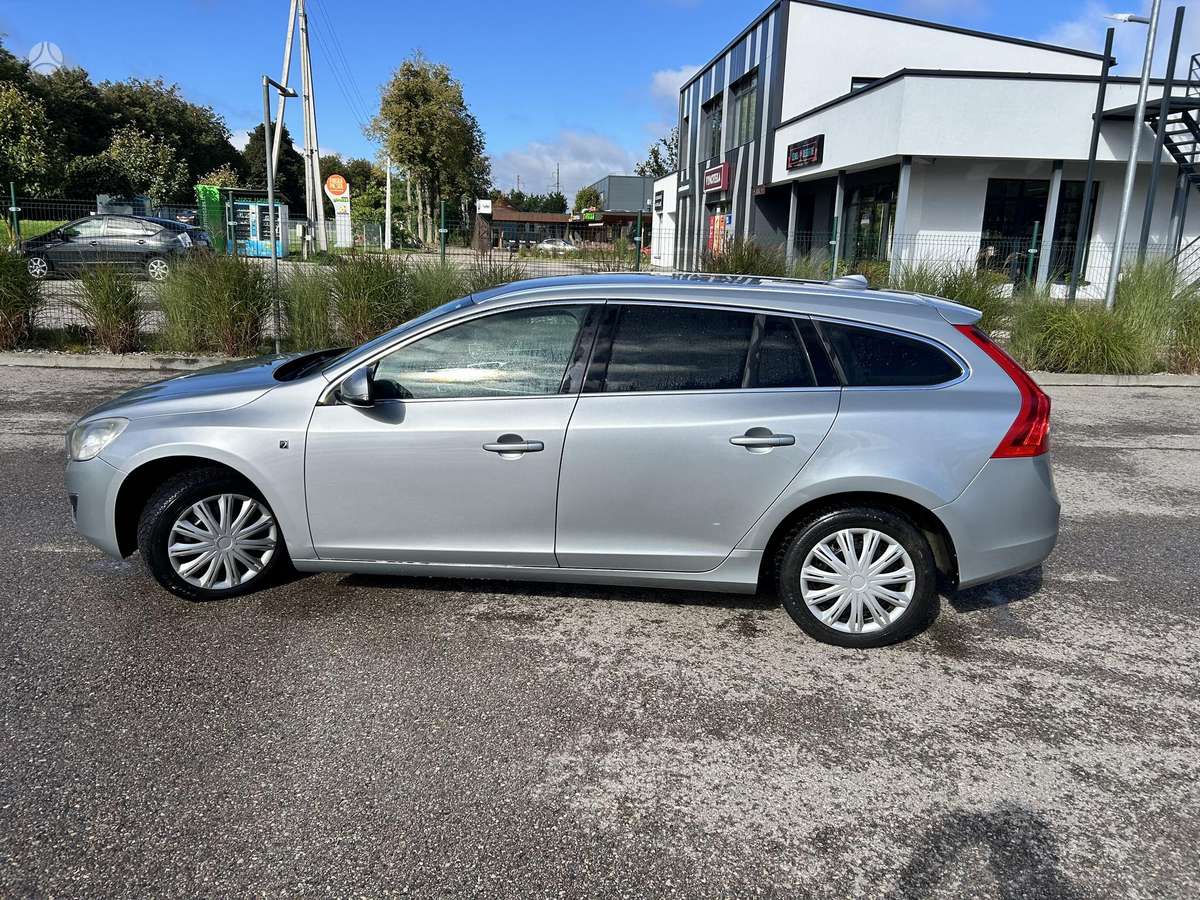 Volvo V60 2012 — photo 8