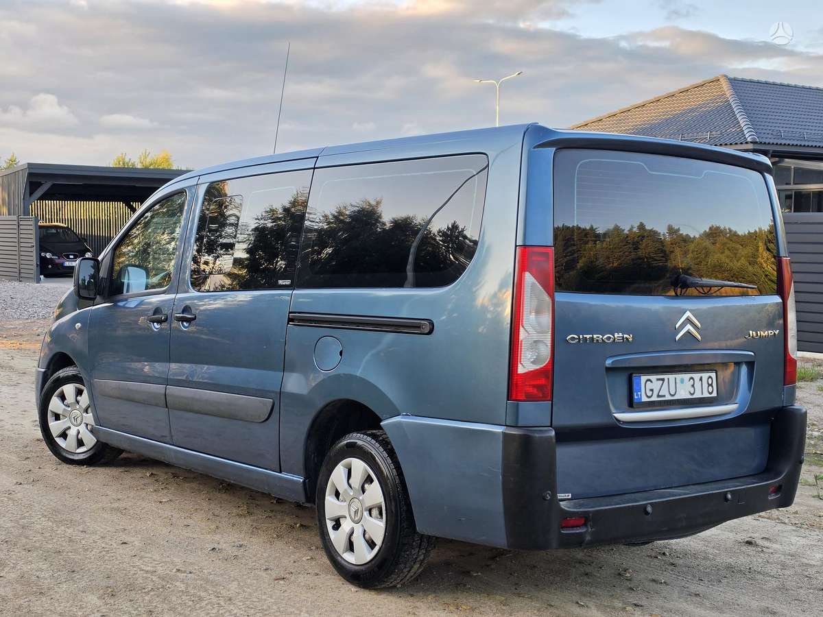 Citroen Jumpy 2011 — rear view